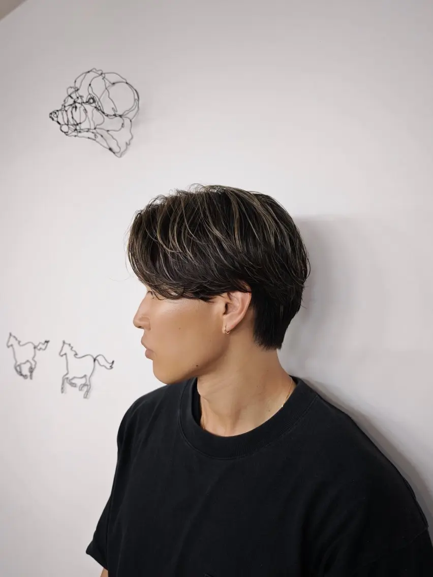 ミディアム カラー パーマ メンズ センターパート メンズハイライト メンズメッシュ ハイライトカラー メッシュ カット ヘアカラー パーマスタイル& TOROROのヘアスタイル