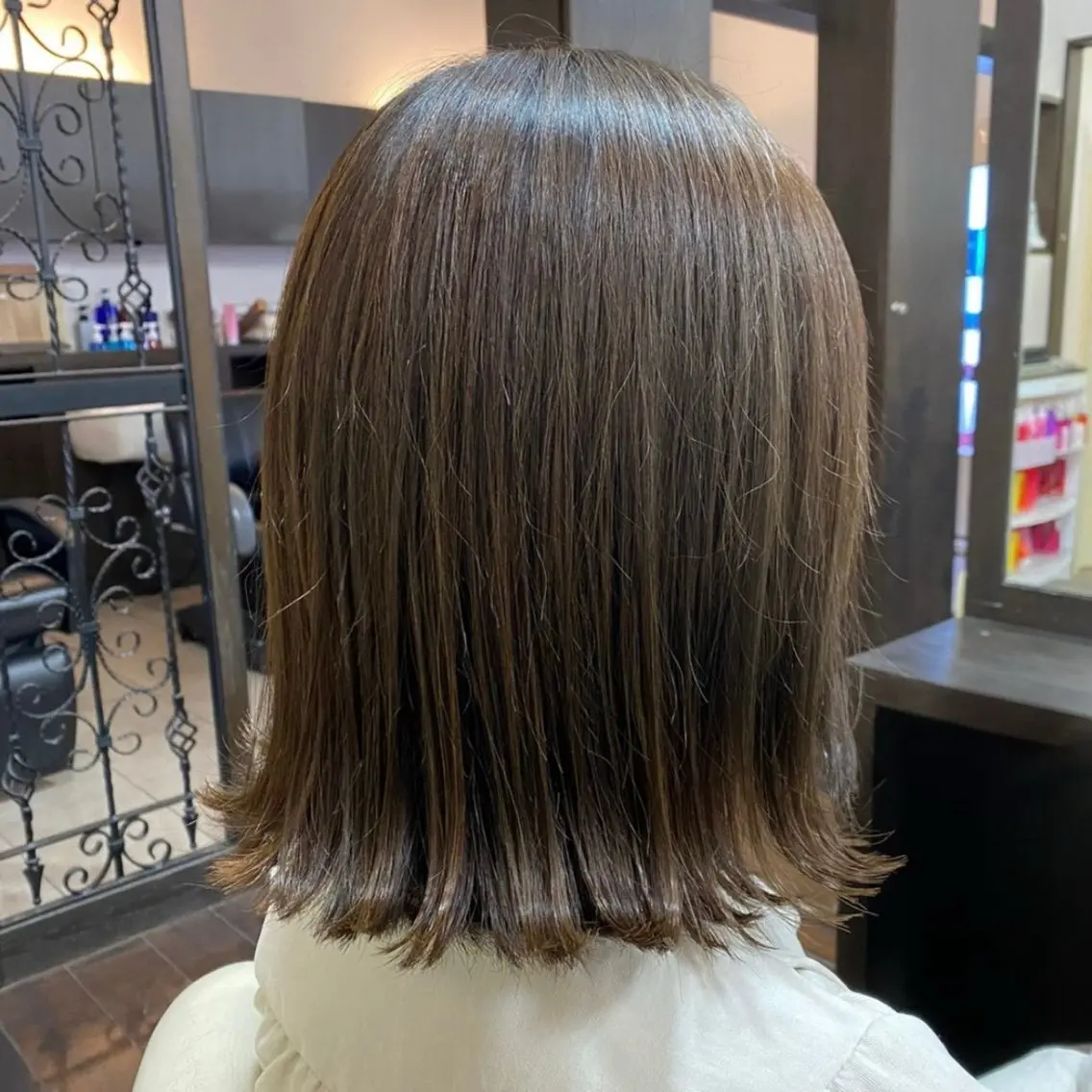 ミディアム カラー ブラウンカラー ハイライトカラー ハイライト 外ハネヘア カット ヘアカラー 近藤 優羽のヘアスタイル