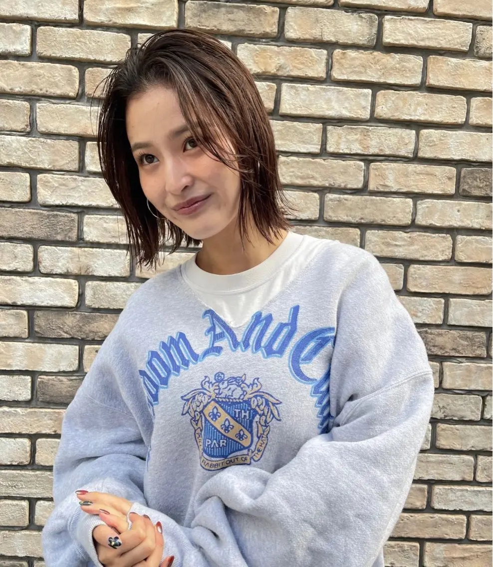 ミディアム 影山 実秋のヘアスタイル