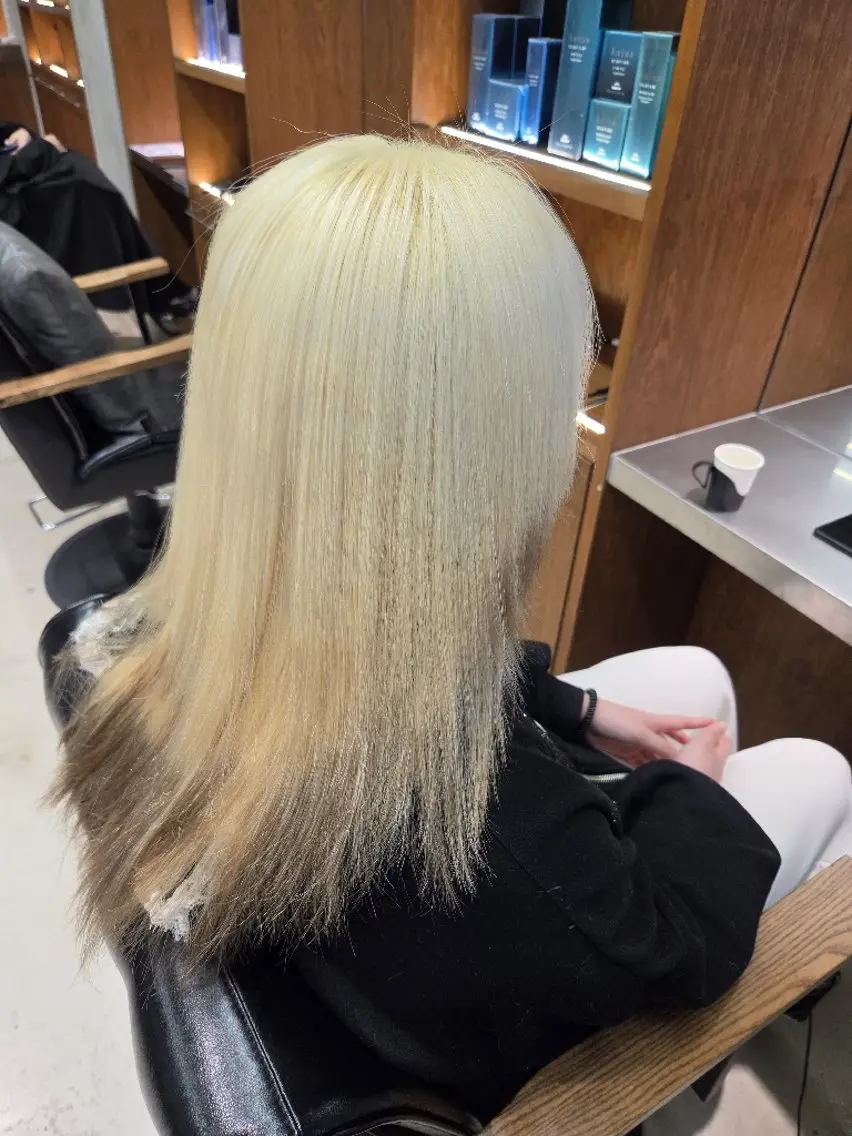 ロング カット ヘアカラー 傷ませないブリーチ 美容師🎉内山のヘアスタイル