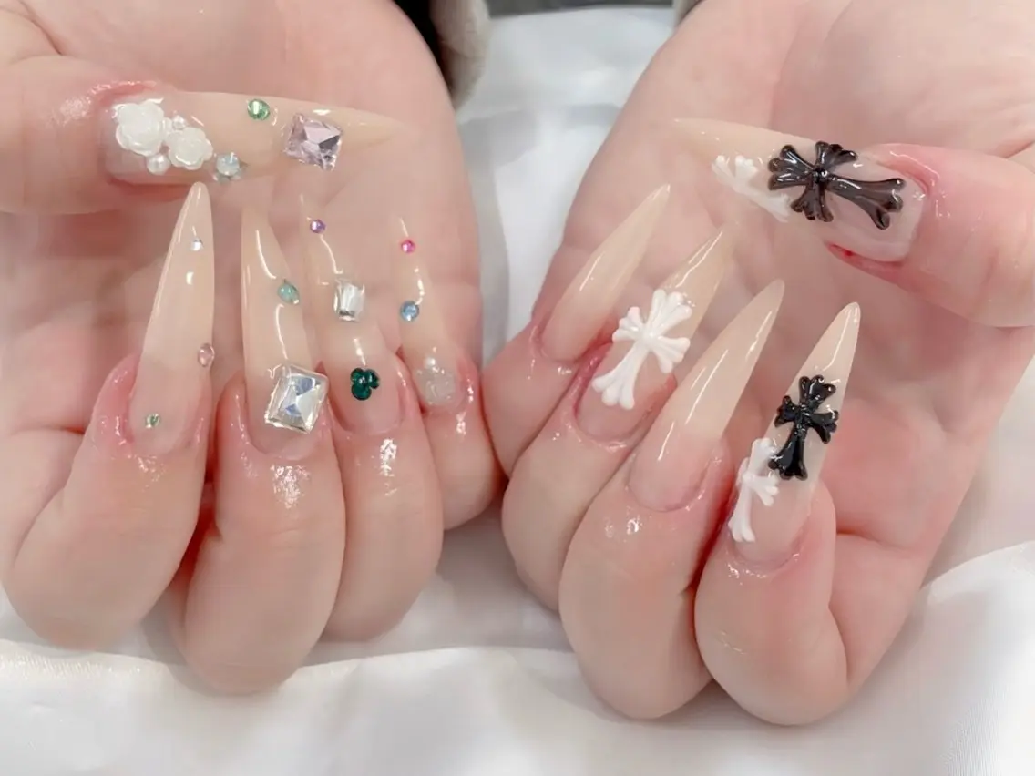 ネイル 長さ出し フットネイル ジェルネイル 韓国ネイル マグネットネイル ハンドネイル Huyn Nail Shinjyukuのネイルデザイン