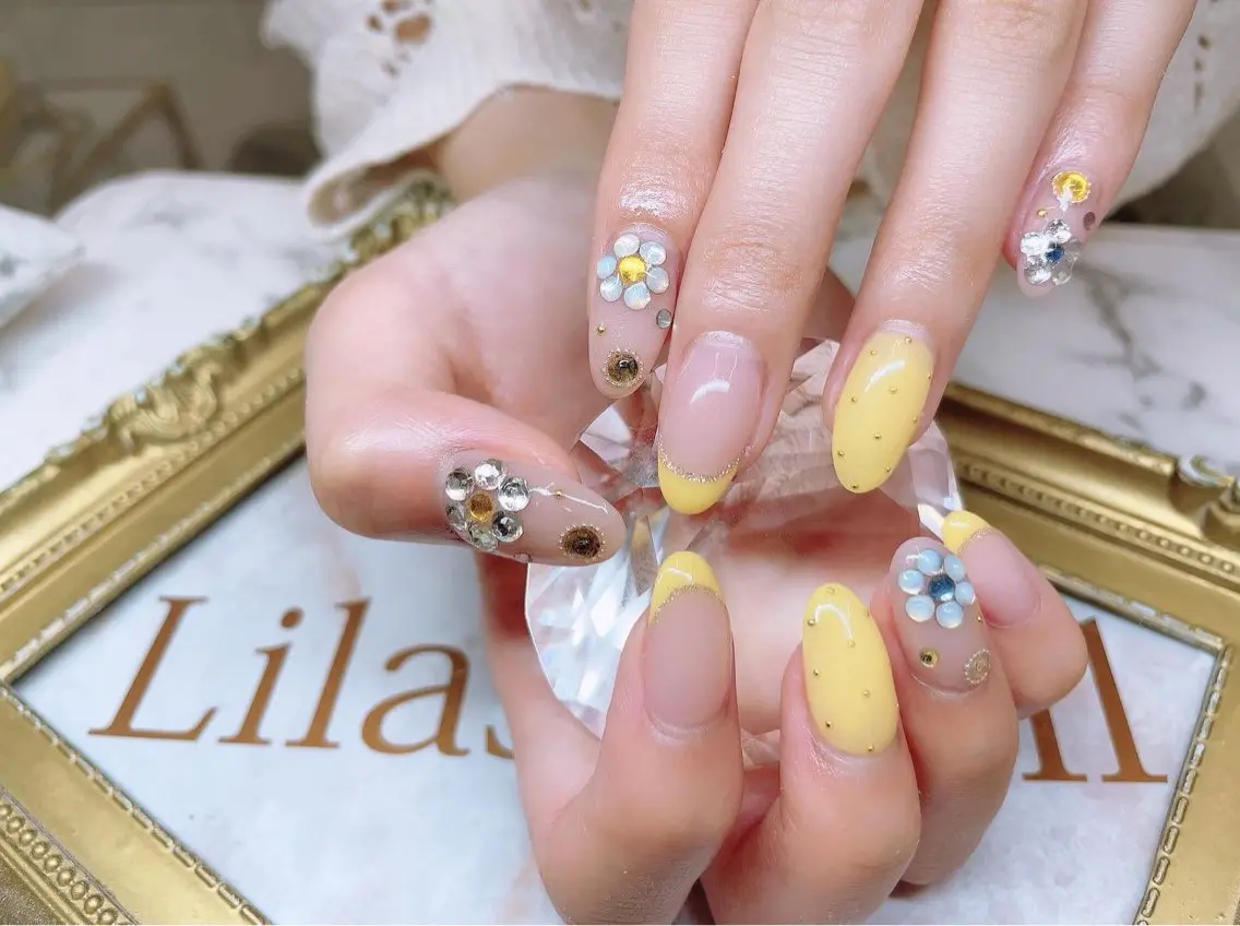 ネイル ドット フラワーネイル フレンチネイル ジェルネイル ハードジェル Lilas Nailのネイルデザイン