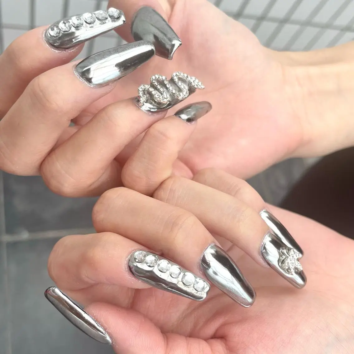 ネイル ミラーネイル ハンドネイル Nail ヌシん家 AKANEのネイルデザイン