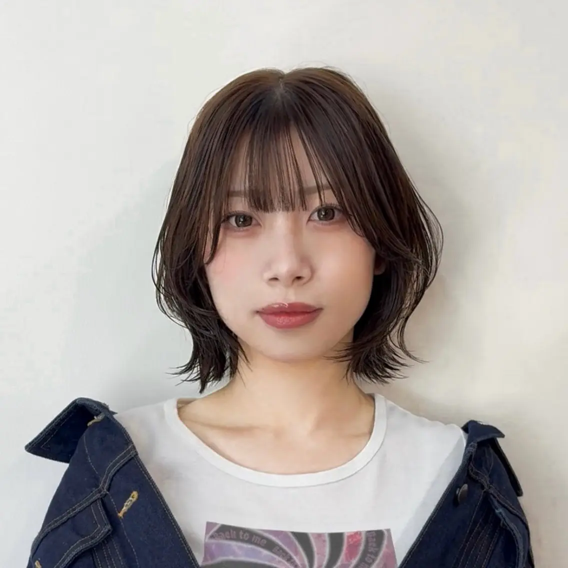 ミディアム ボブレイヤー アッシュ アッシュブラウン ボブ レイヤーカット カット ヘアカラー minmi .SUIのヘアスタイル