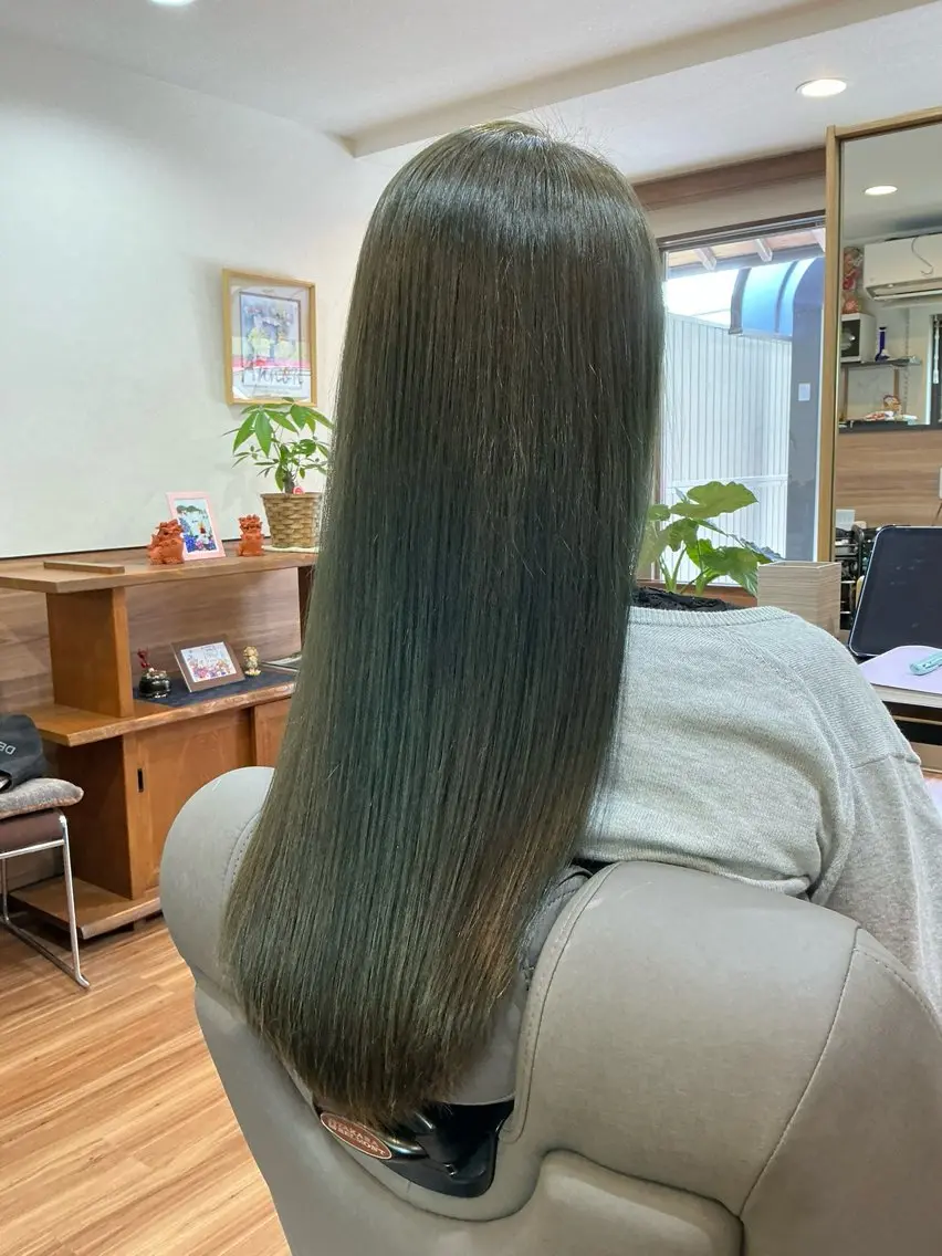 ロング カラー グレージュ オリーブグレージュ オリーブグレー 縮毛矯正 Annon プライベートサロンのヘアスタイル