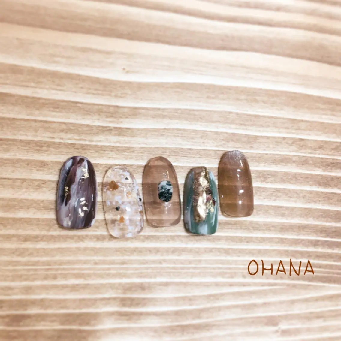 ネイル べっ甲ネイル フットネイル ラメ(グリッター) ラメグラデーション マグネットネイル nailroom OHANA🌴のネイルデザイン