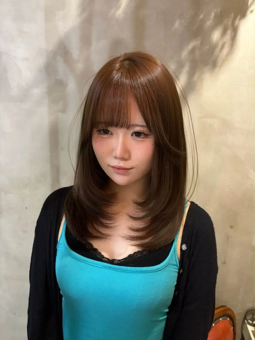 ミディアム レイヤーカット カット トリートメント りく　レイヤーカット ケアブリーチのヘアスタイル