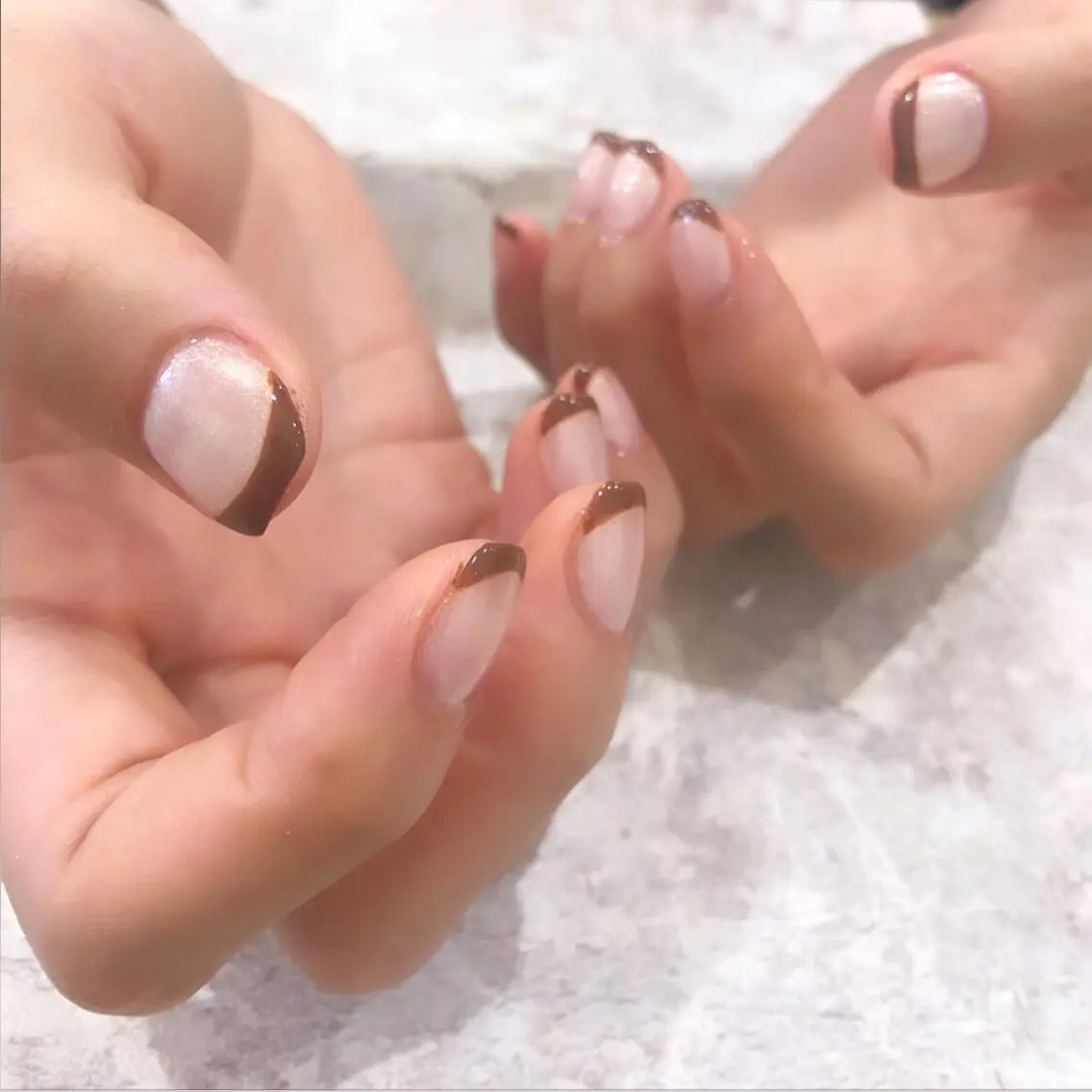 ネイル ブラウン フレンチネイル ラメ(グリッター) ホワイト ハンドネイル JOLIESSE Ayumiのネイルデザイン