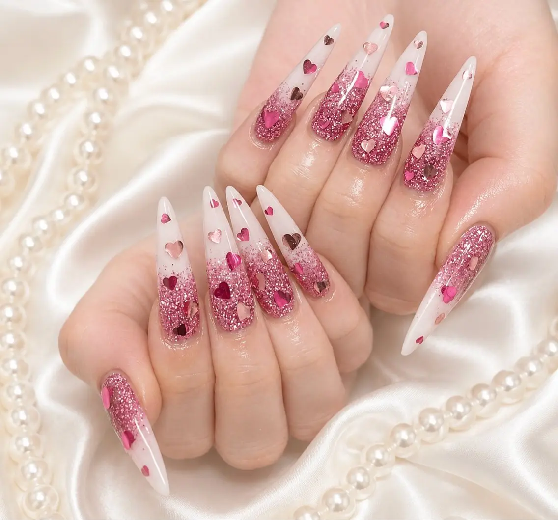 ネイル アートネイル オーロラネイル ボルドー チークネイル フレンチネイル ハンドネイル Sakura Nail Salonのネイルデザイン