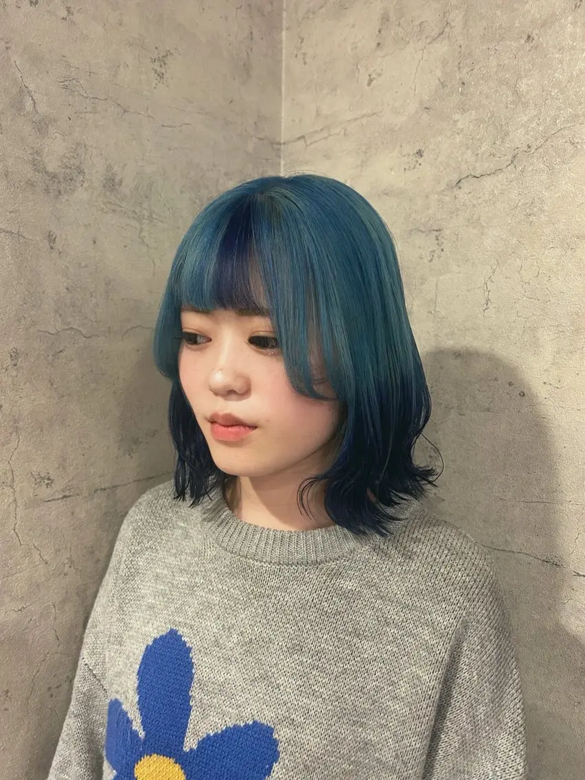 ミディアム カラー ブリーチ デザインカラー ネイビーカラー カット ヘアカラー トリートメント パーソナルカラー 診断🍀マリンのヘアスタイル