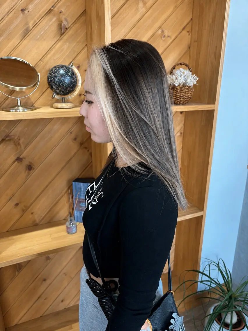 ミディアム 明石 歩樹のヘアスタイル