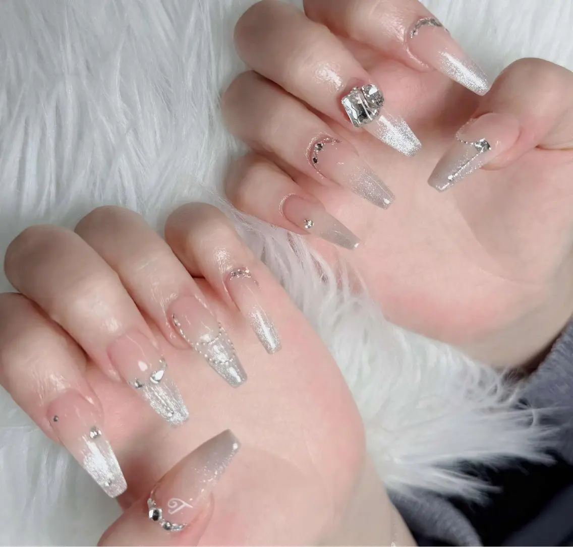 ネイル チークネイル 長さ出し フラッシュネイル フレンチネイル グラデーション ハンドネイル Lenie Nail Salonのネイルデザイン
