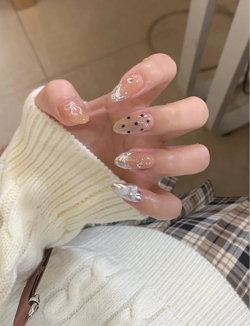 ネイル 長さ出し フットネイル フレンチネイル ジェルネイル ガラスフレンチ More Glam八王子店のネイルデザイン