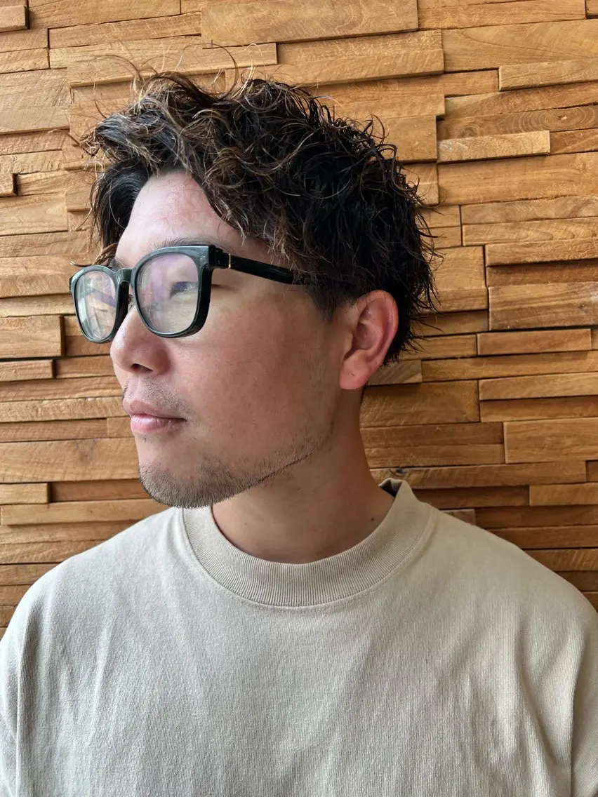 パーマ メンズ メンズパーマ スパイラルパーマ カット パーマ 透明感・艶感 小坂隼斗のヘアスタイル