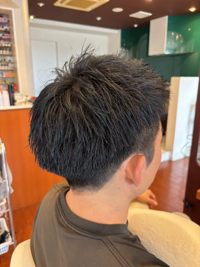 ショート カラー メンズ 榧木 萌香のヘアスタイル