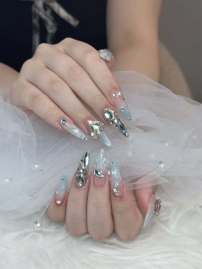 ネイル チークネイル ドット フレンチネイル グラデーション ハート ハンドネイル Julli NailStudioのネイルデザイン