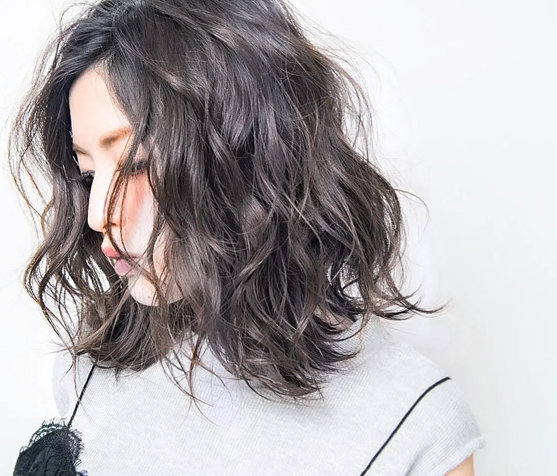 ミディアム カラー パーマ アディクシーカラー ブルーカラー ブルーグレー ハイライトカラー ハイライト カット ヘアカラー LOARK🍒 ロアークヘアーのヘアスタイル
