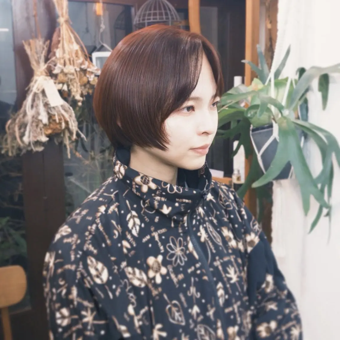 ショート カラー ベージュカラー ブリーチ ボルドーカラー ケアブリーチ 透明感カラー ヘアカラー トリートメント Hina/髪質改善/ 艶髪カラー/縮毛矯正のヘアスタイル