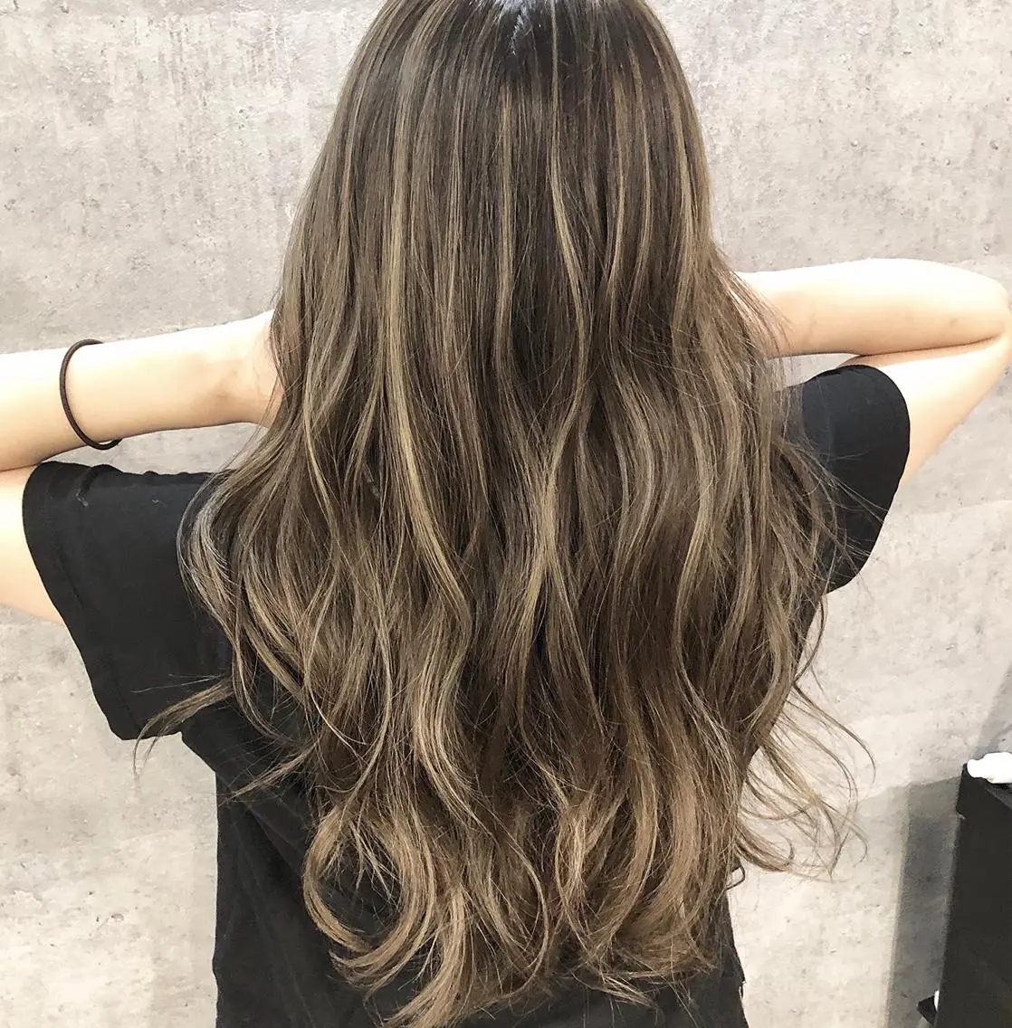 ロング カラー ハイライトカラー ハイライト ✨MiL✨ ✨心斎橋✨のヘアスタイル