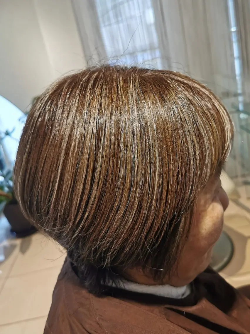 カラー ハイライトカラー ヨウコ YOKOのヘアスタイル