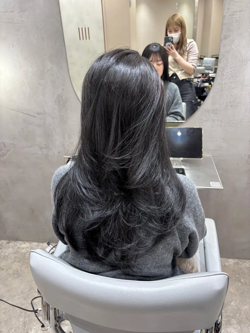 ロング レイヤーカット カット ヘアカラー トリートメント コトネ🫧 韓国風レイヤーカットのヘアスタイル