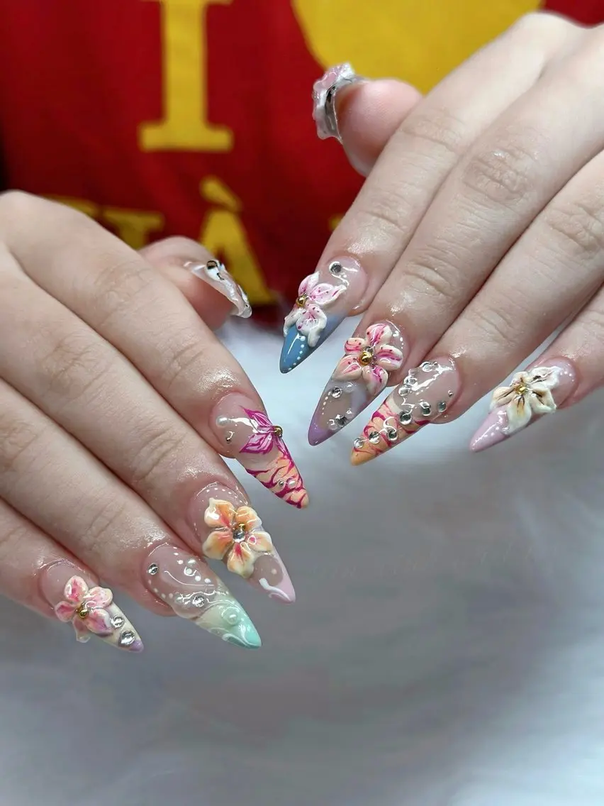 ネイル アートネイル ジェルネイル グラデーション キラキラネイル 持ち込み ハンドネイル NAILS BAR SHINJUKUのネイルデザイン