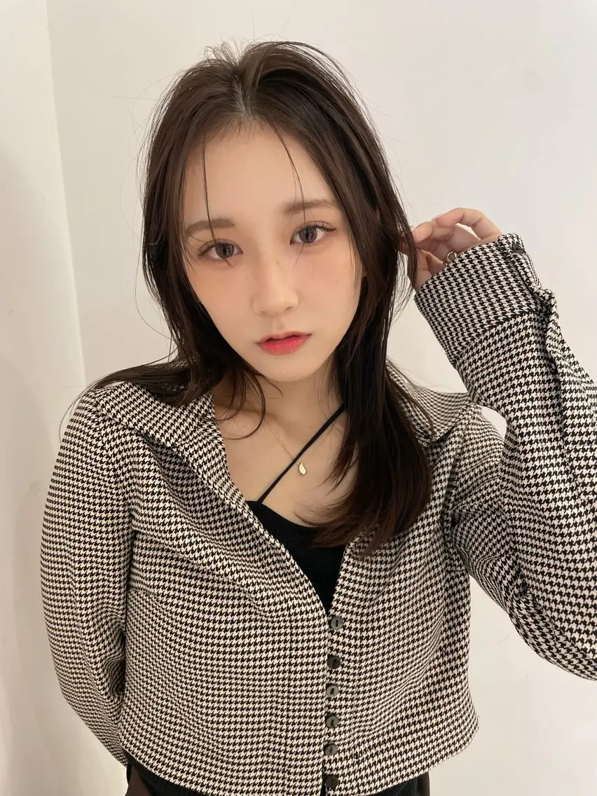 ロング カラー 韓国風ヘア レイヤーカット レイヤーカット、 大人可愛い　中村美羅のヘアスタイル
