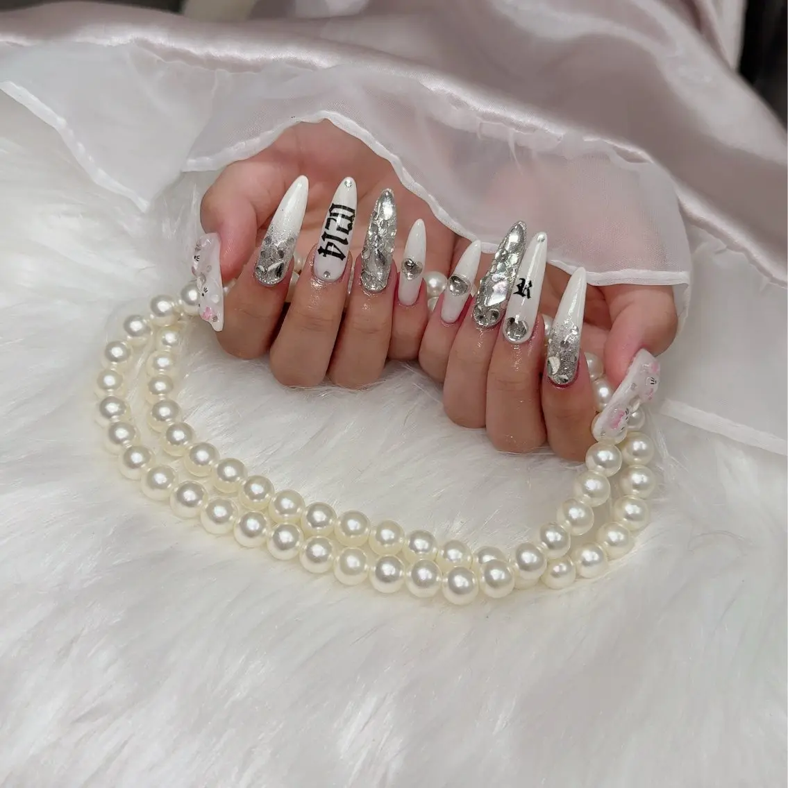 💗👑成人式ネイル付け放題👑💗の写真