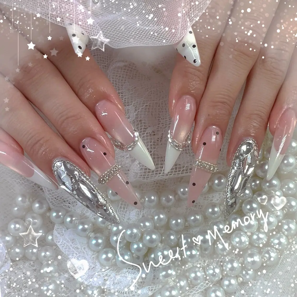 ネイル チークネイル フレンチネイル ガーリー ガラスフレンチ グラデーション ハンドネイル Chill Nailsalonのネイルデザイン