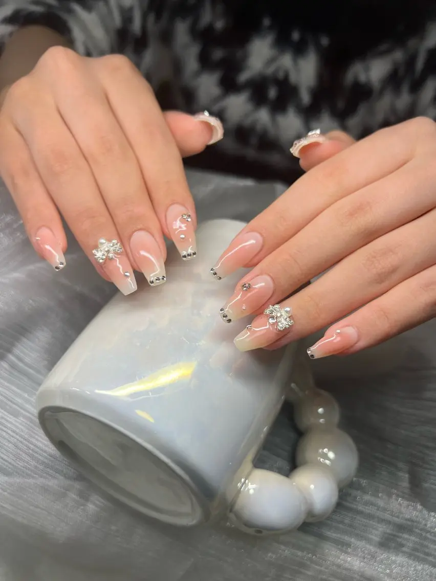 ネイル オーロラネイル チークネイル 長さ出し フットネイル フレンチネイル ハンドネイル Lee Nailsのネイルデザイン