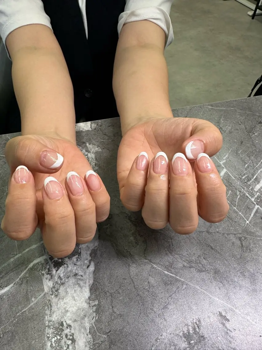 ネイル フレンチネイル Nail salon ヴェロニカ　ななみのネイルデザイン