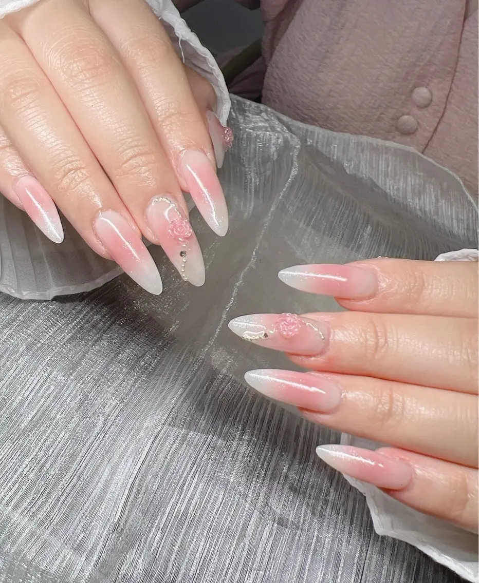 ネイル 長さ出し グラデーション 卒業式 キラキラネイル マグネットネイル ハンドネイル Lee Nailsのネイルデザイン