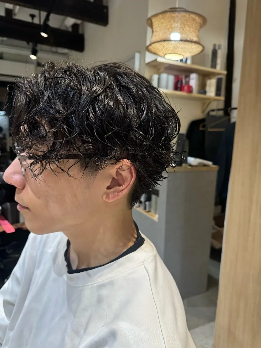 パーマ メンズ カット パーマ 艶カラー 🩵NATSUKIのヘアスタイル