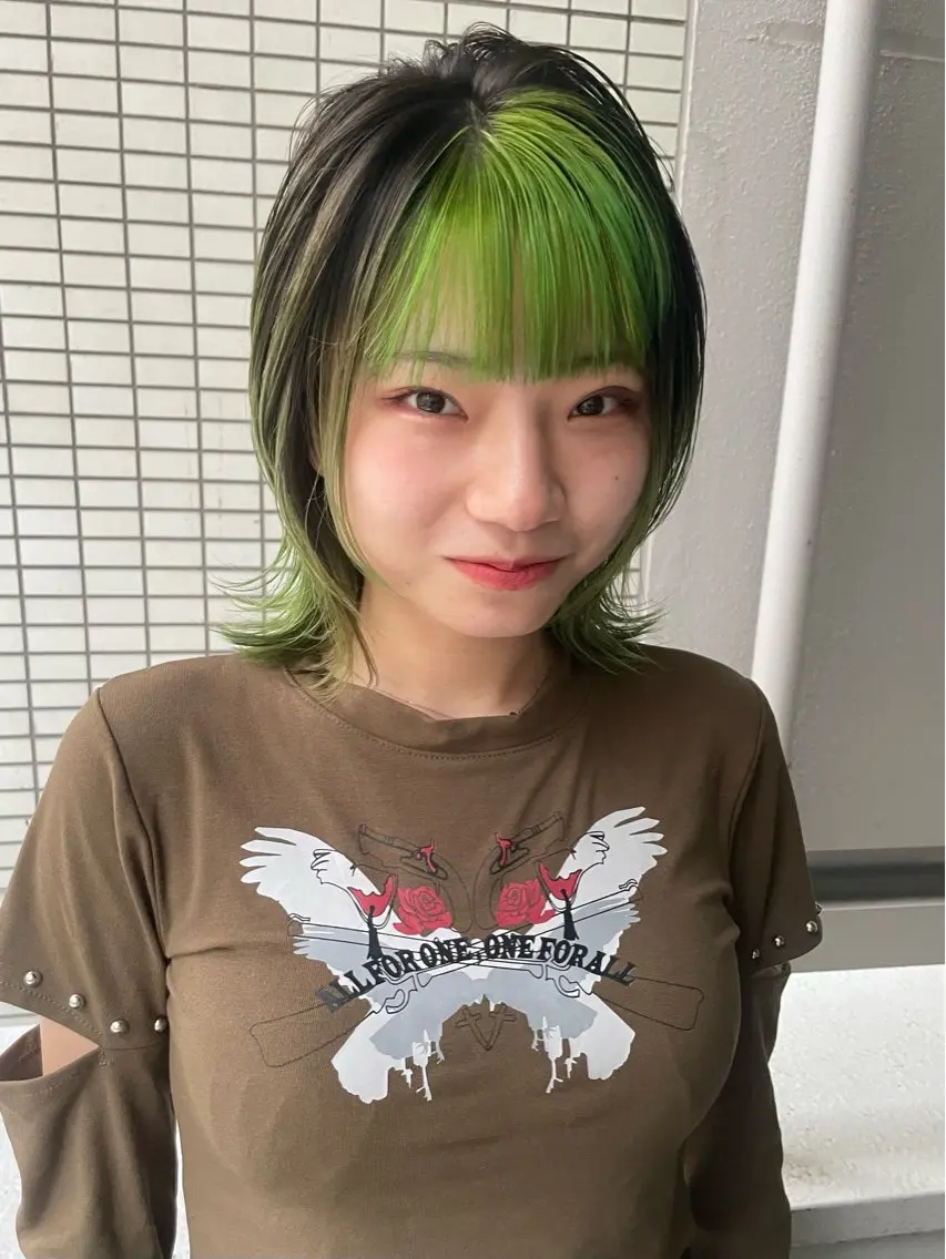 ミディアム カラー ミディアムパーマ ブリーチ ダブルカラー イヤリングカラー ハイライトカラー スパイラルパーマ 🌐hina⭐️のヘアスタイル