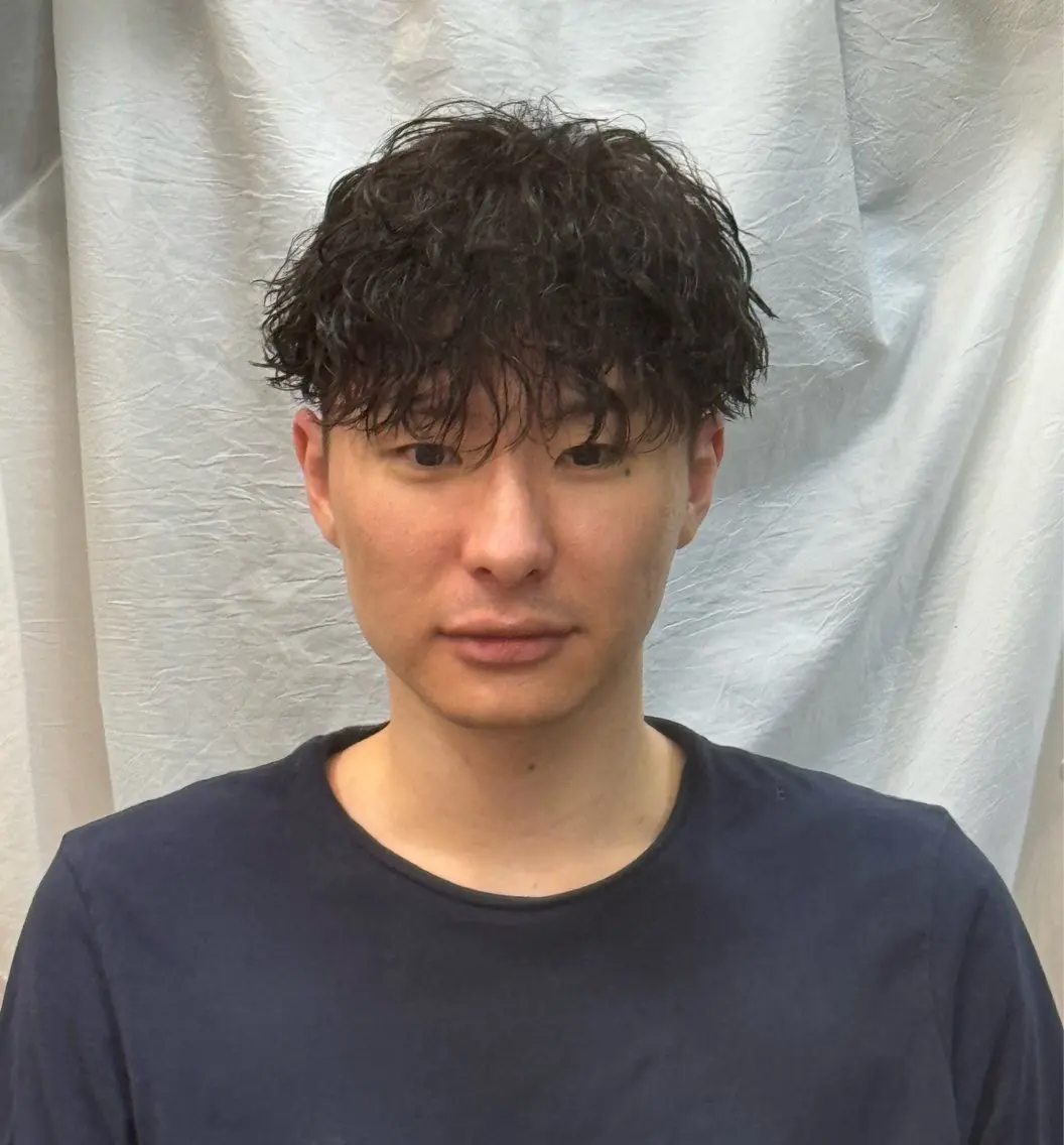 ショート パーマ メンズ メンズパーマ 波巻きパーマ カルマ/毛流れ/ メンズヘア/荒井博之のヘアスタイル