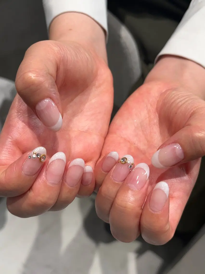ネイル フレンチネイル ホワイト ハンドネイル Miura.H 🦋🫧のネイルデザイン