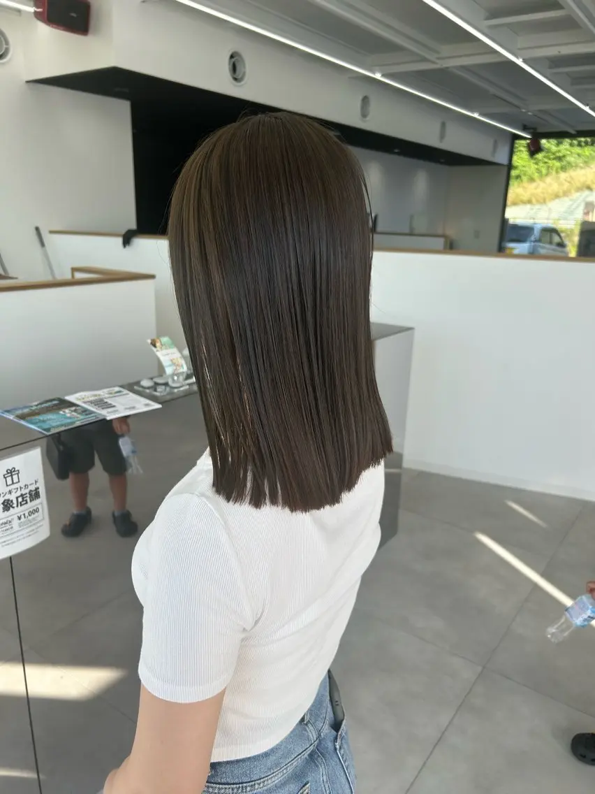 ミディアム なつめ🐶ショート ベージュカラーのヘアスタイル