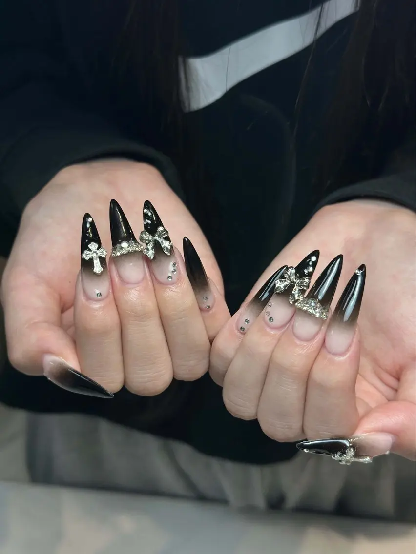 ネイル チークネイル ドット フレンチネイル グラデーション ハート ハンドネイル Julli NailStudioのネイルデザイン