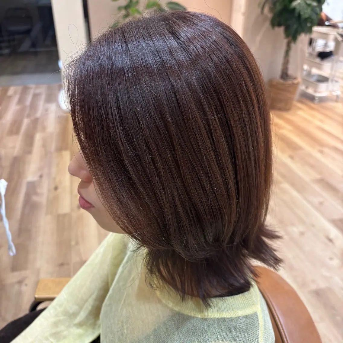 ミディアム ボブレイヤー ボブ くびれヘア レイヤーカット ヘアカラー 小西 七菜子のヘアスタイル
