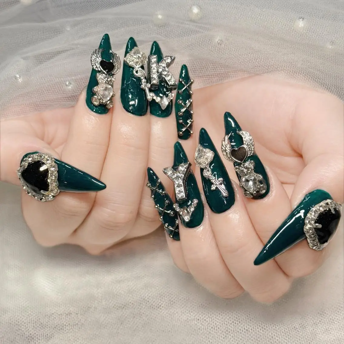 ネイル チークネイル 長さ出し ジェルネイル グラデーション 韓国ネイル ハンドネイル Bling Salonのネイルデザイン
