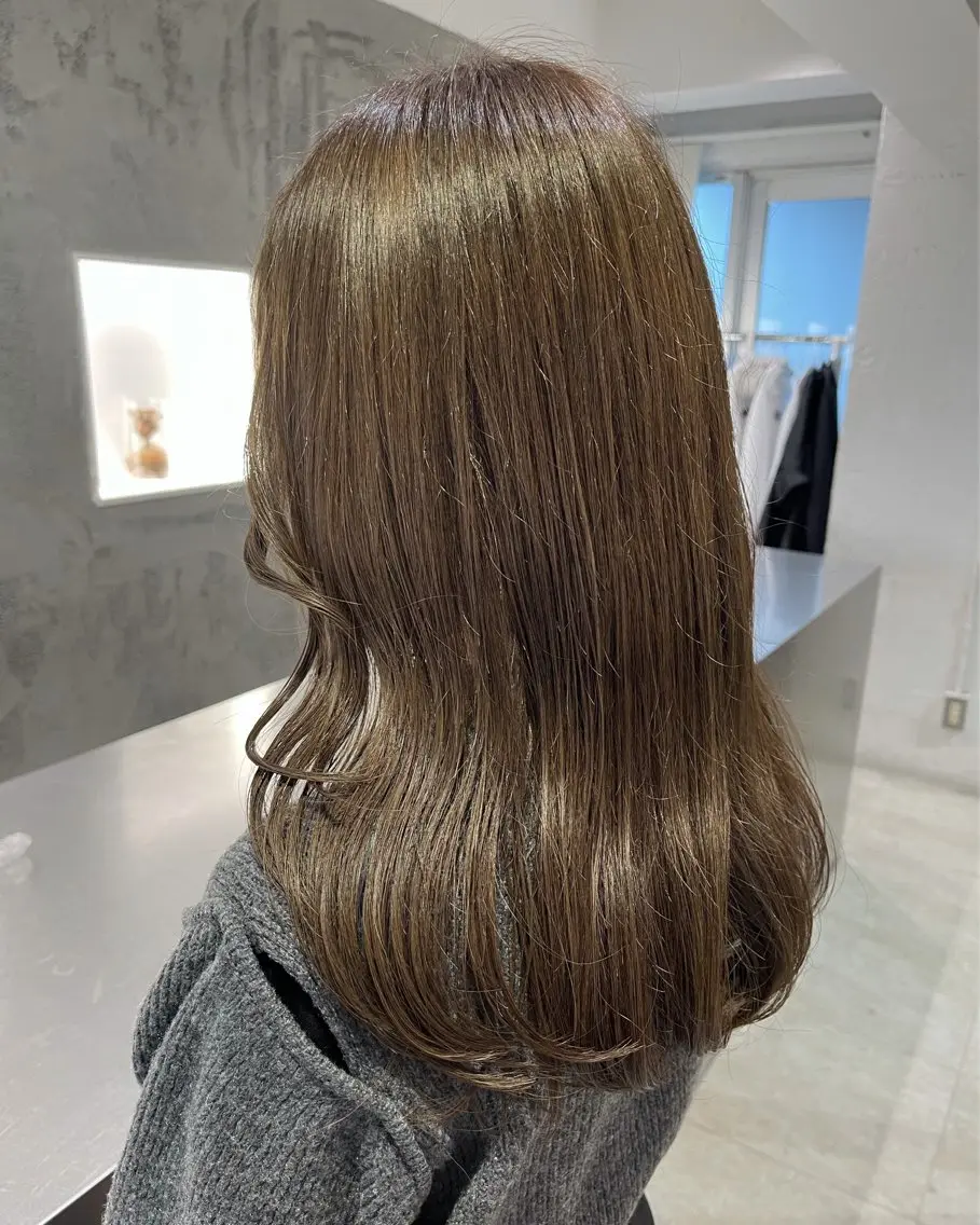 ロング カラー ベージュカラー 透明感カラー オリーブベージュ カット ヘアカラー トリートメント サソウ ユリエ🥥のヘアスタイル