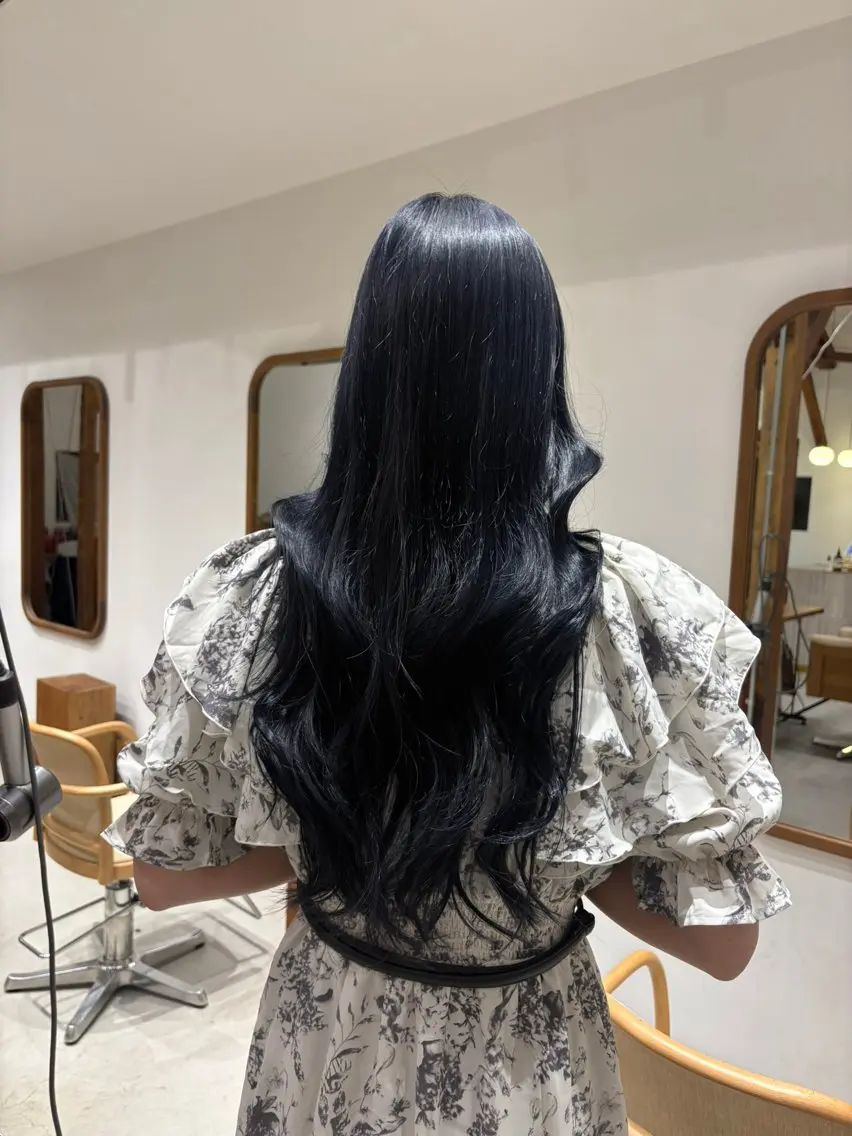ロング カラー ブリーチ ブルーカラー 透明感カラー ヘアカラー 亀山 友菜のヘアスタイル