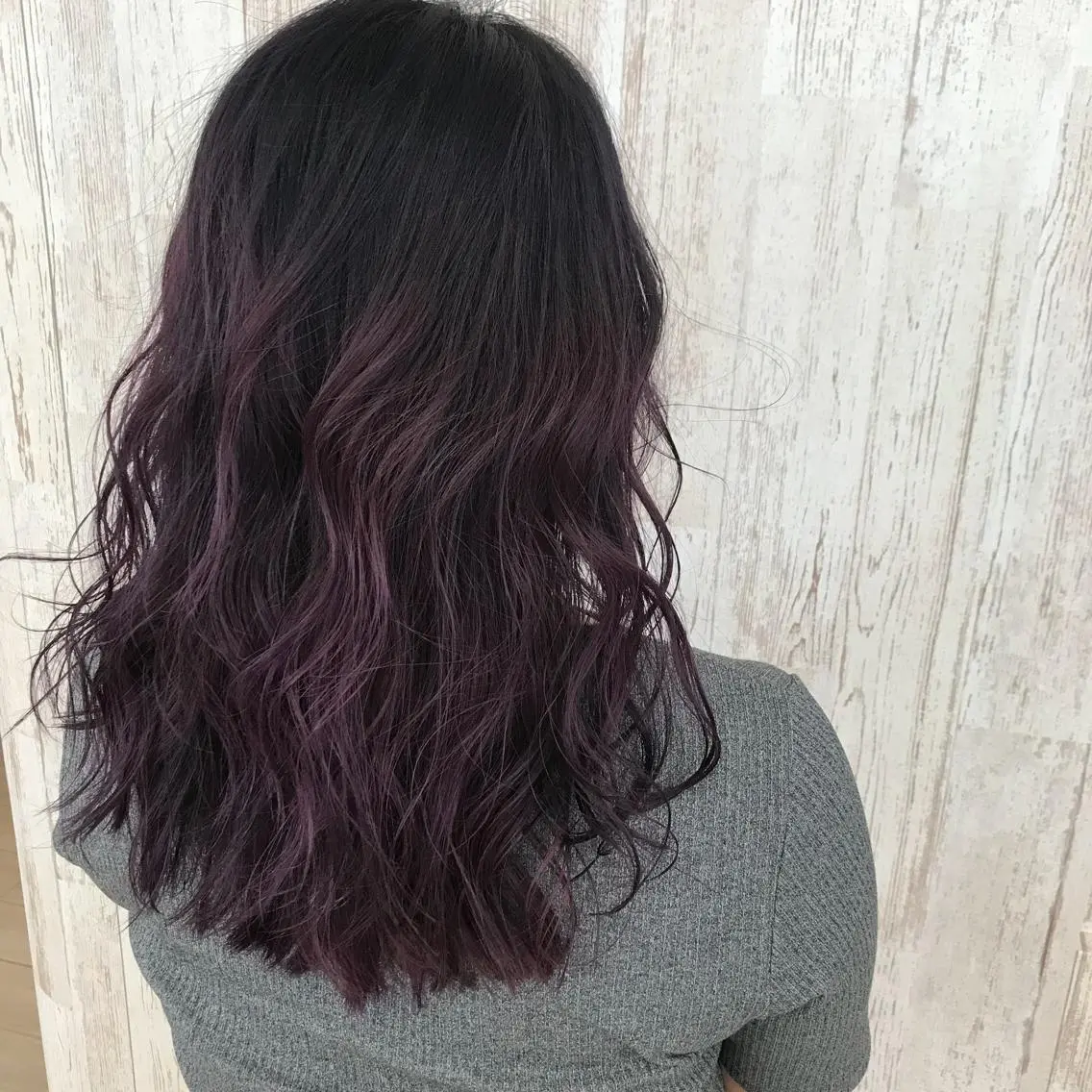 セミロング カラー グラデーションカラー パープルカラー Oopsレイヤー 加藤澄都のヘアスタイル