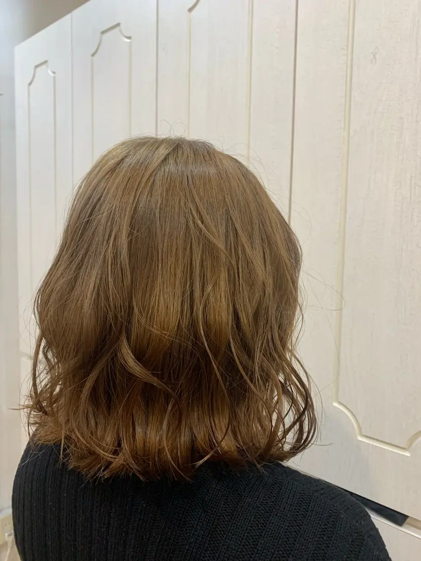ミディアム カラー 切りっぱなしボブ ベージュカラー ダブルカラー ボブ ヘアカラー T つぐみのヘアスタイル