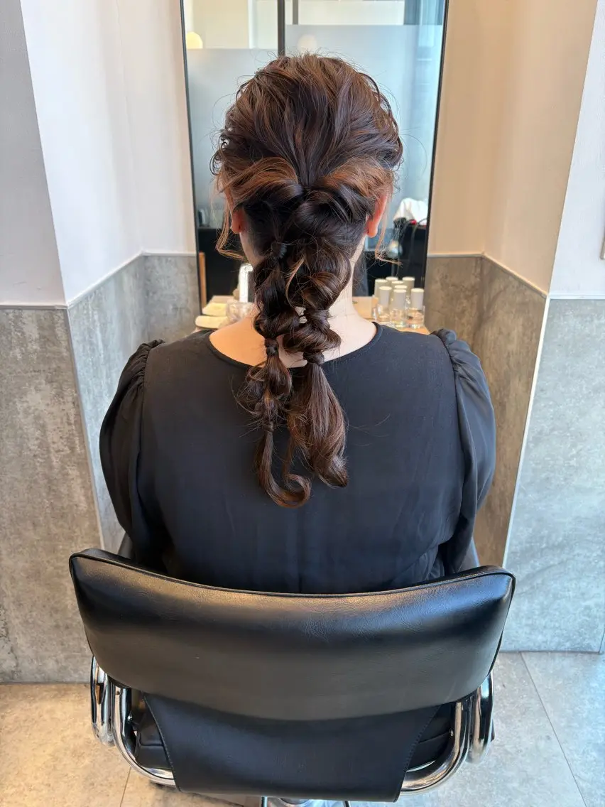 ロング ヘアアレンジ 結婚式・ブライダル ヘアセット mao | 柔らか艶カラー🫧のヘアスタイル