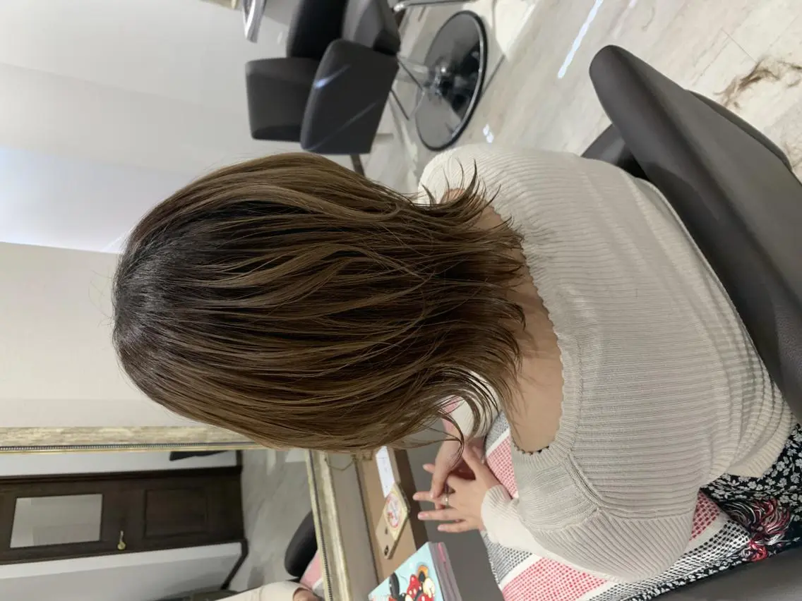 ミディアム 瀬尾 由希菜のヘアスタイル