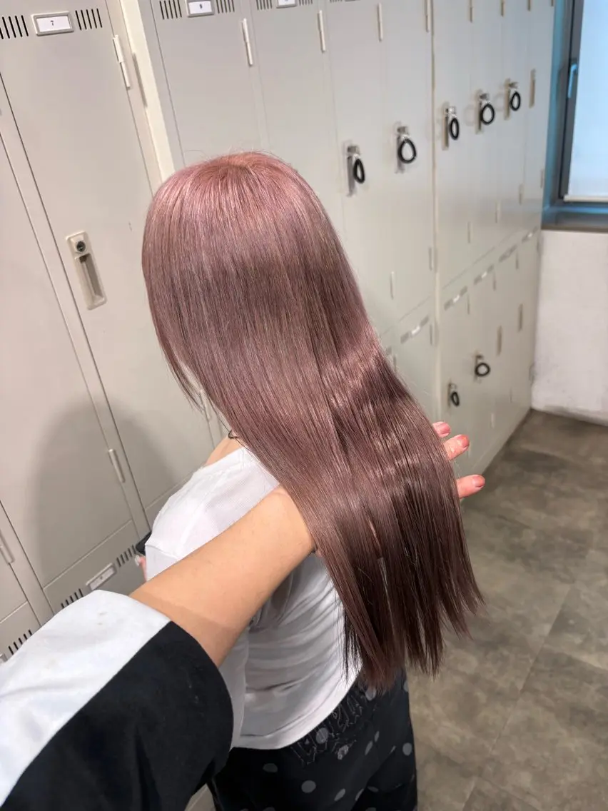 ロング カラー ヘアカラー トリートメント 透明感ベージュ/ レイヤー縮毛矯正のヘアスタイル