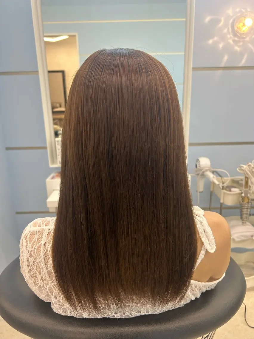 カラー MONA AKARIのヘアスタイル