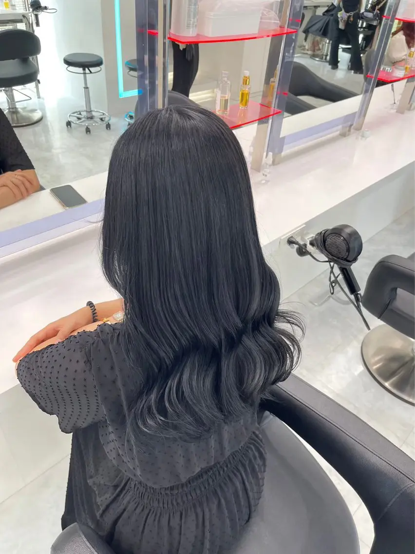 セミロング カラー ヘアアレンジ 黒髪 ブリーチ ブルーカラー ブルーブラック ケアブリーチ 🫧モテる💗ダメー ジレスハイトーン🫧のヘアスタイル