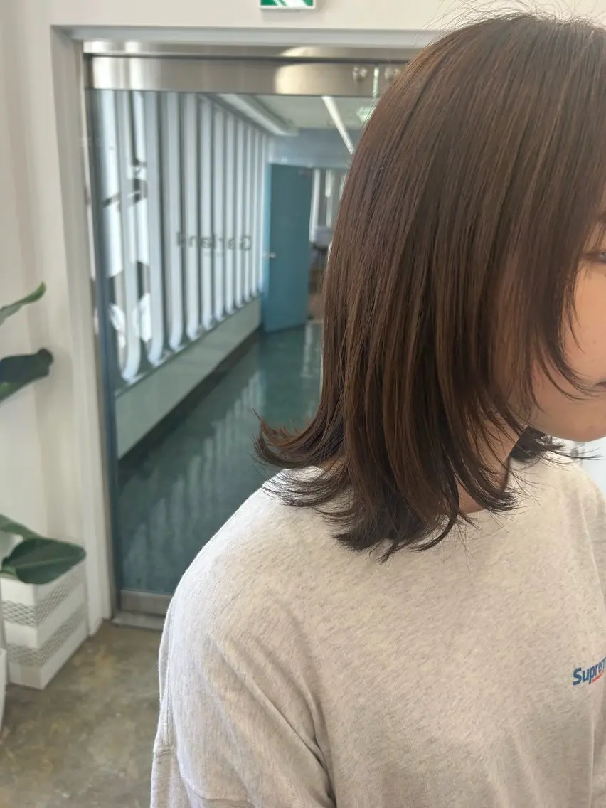 ミディアム レイヤーカット ウルフカット カット 縮毛矯正 トリートメント Nanaha /レイヤーカットのヘアスタイル